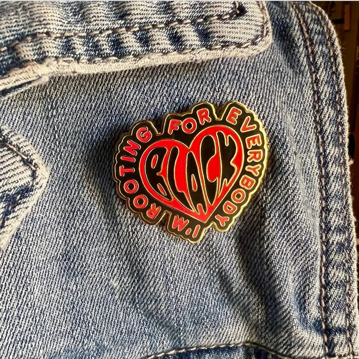 Enamel pin - Rooting for Everybody Black
